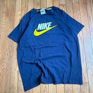 Y2K Nike Blue and Yellow Skater‎ Style Shirt